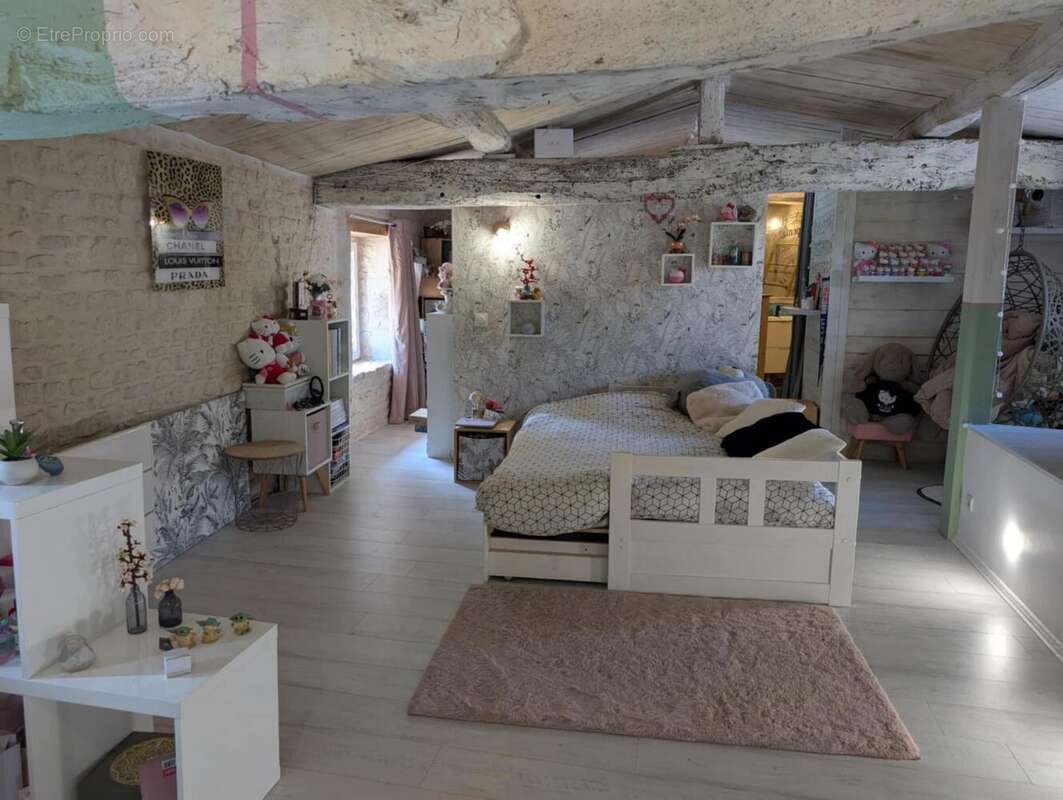 Maison 330 m² à Francois  - photo 7