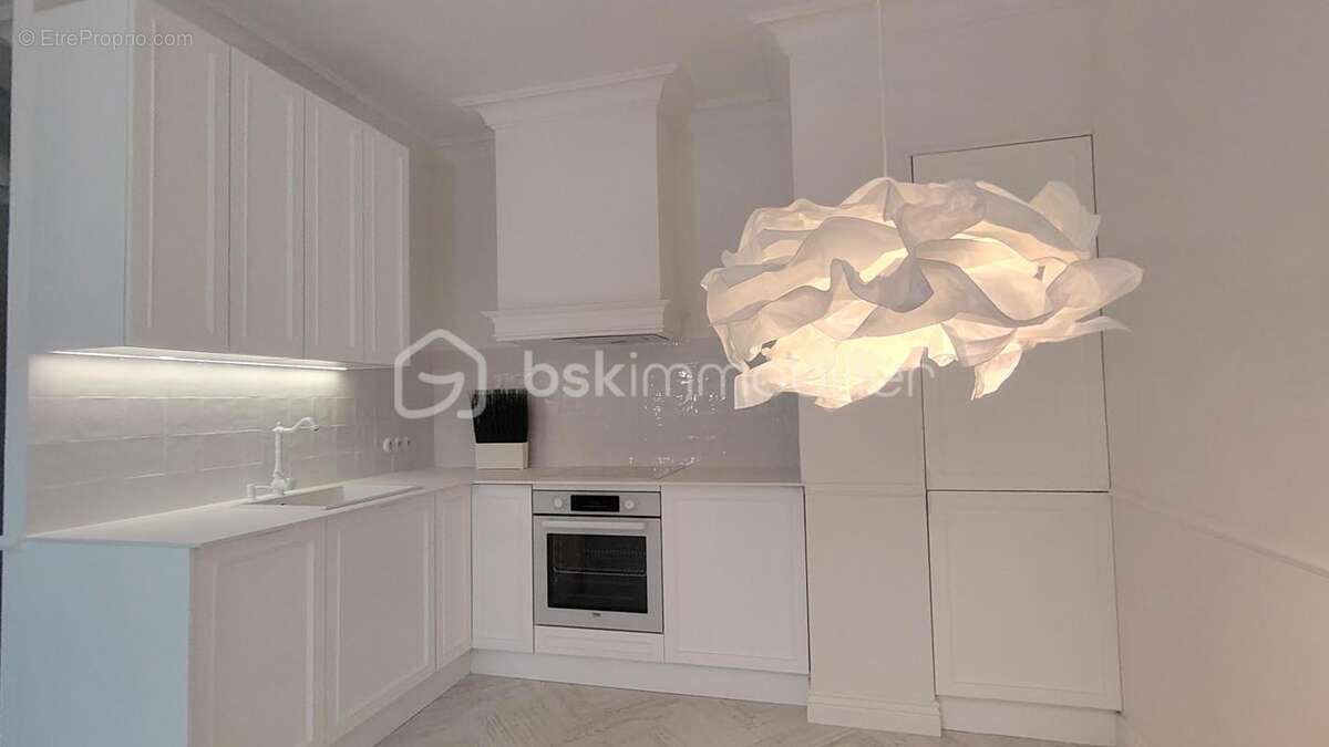 Appartement à LA ROQUETTE-SUR-SIAGNE