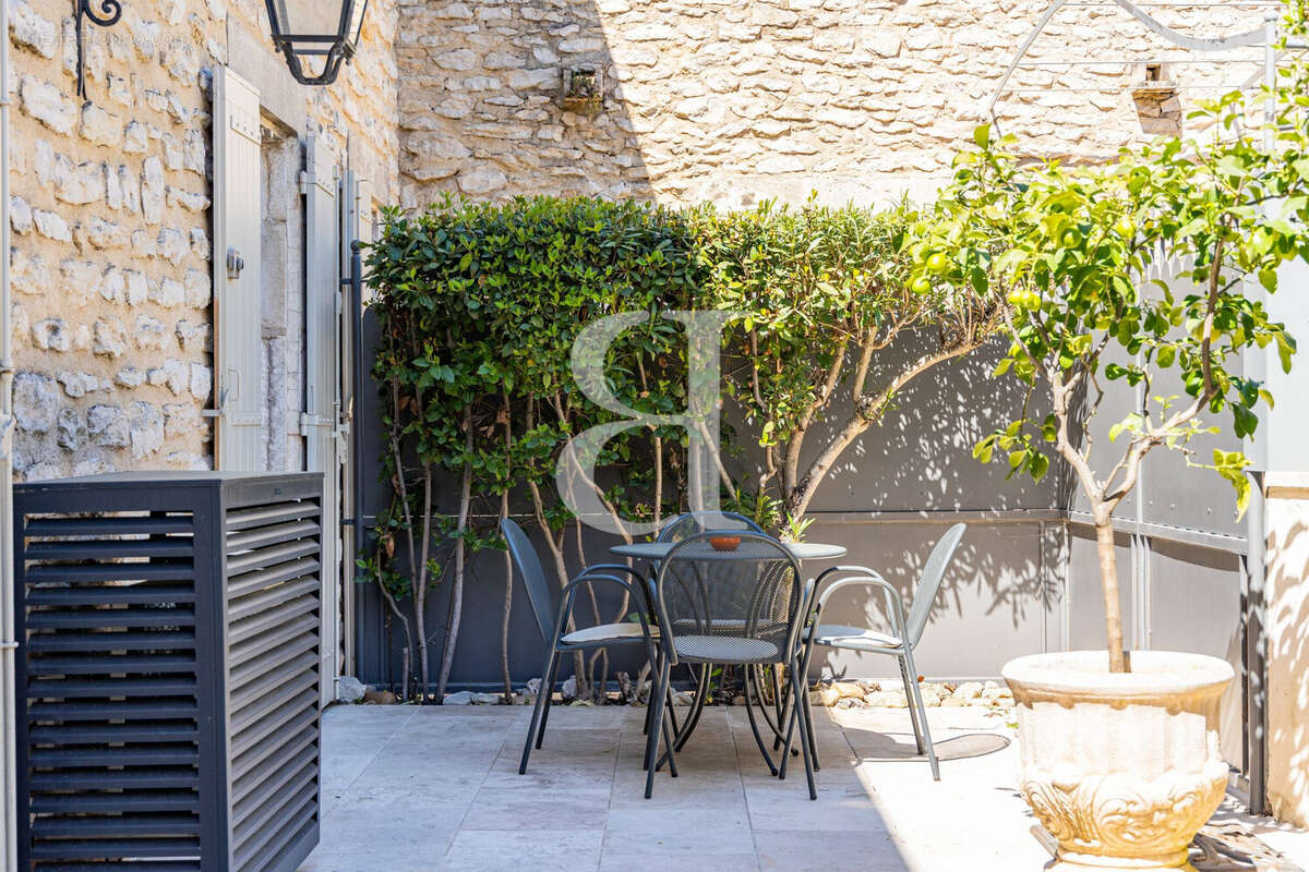 Maison 171 m² à Saint-Remy-De-Provence  - photo 3