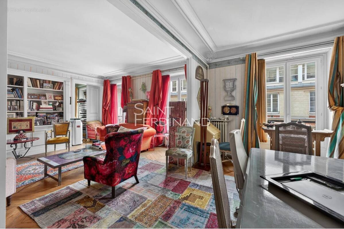 Appartement à PARIS-8E