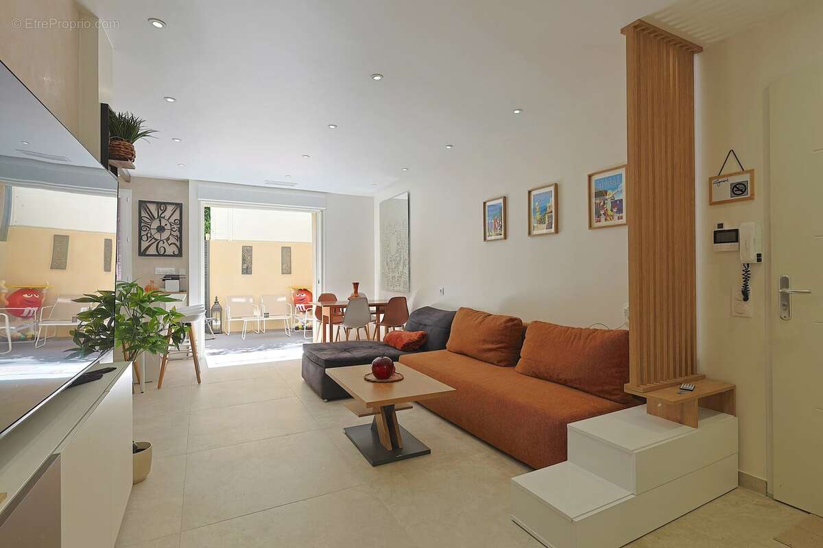 Appartement à VALLAURIS