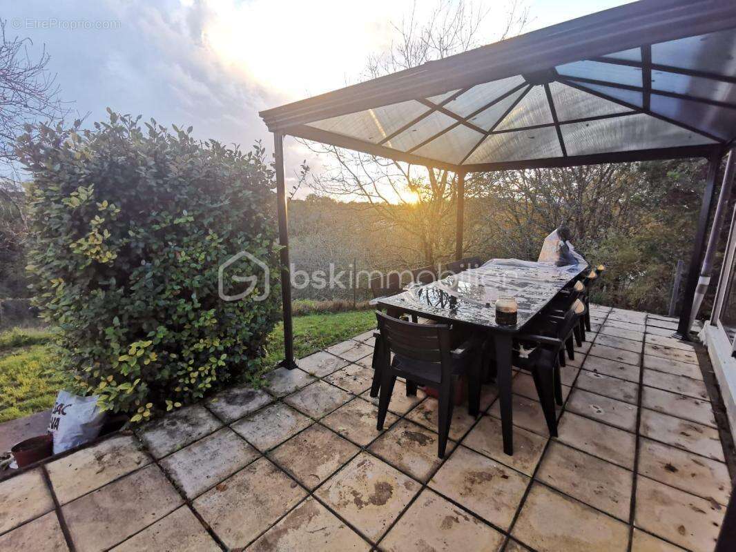 Maison à MONTLIEU-LA-GARDE