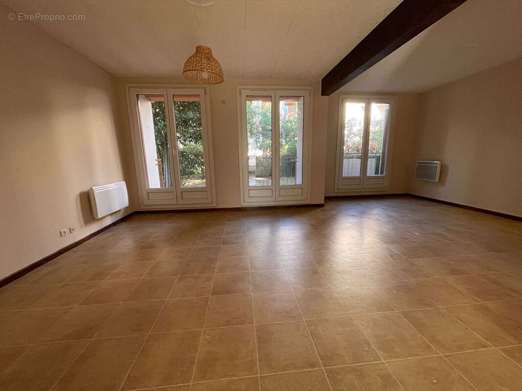 À vendre : Appartement  avec Jardin Cave et Parking 3 pièces à Aix-en-Provence - Les Milles - photo 6