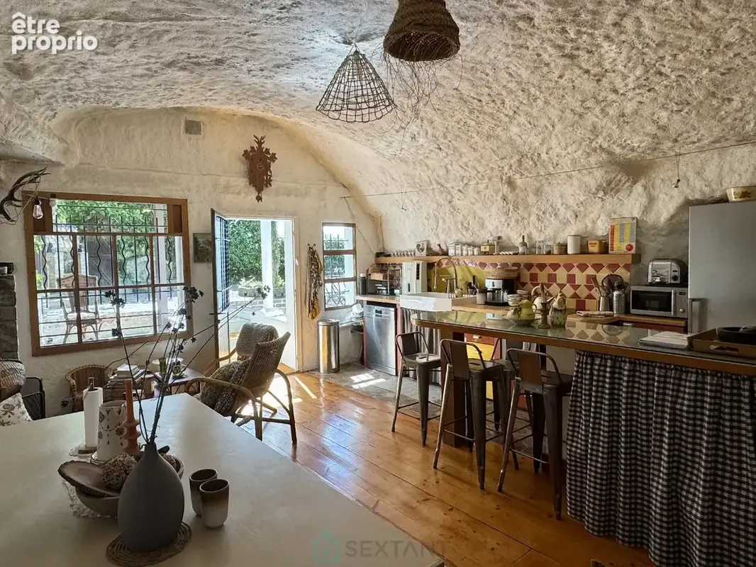 Vivre dans la roche, au cur de La Roche-Guyon : une maison singulière pour ceux qui cherchent tout sauf une maison ordinaire. - photo 8