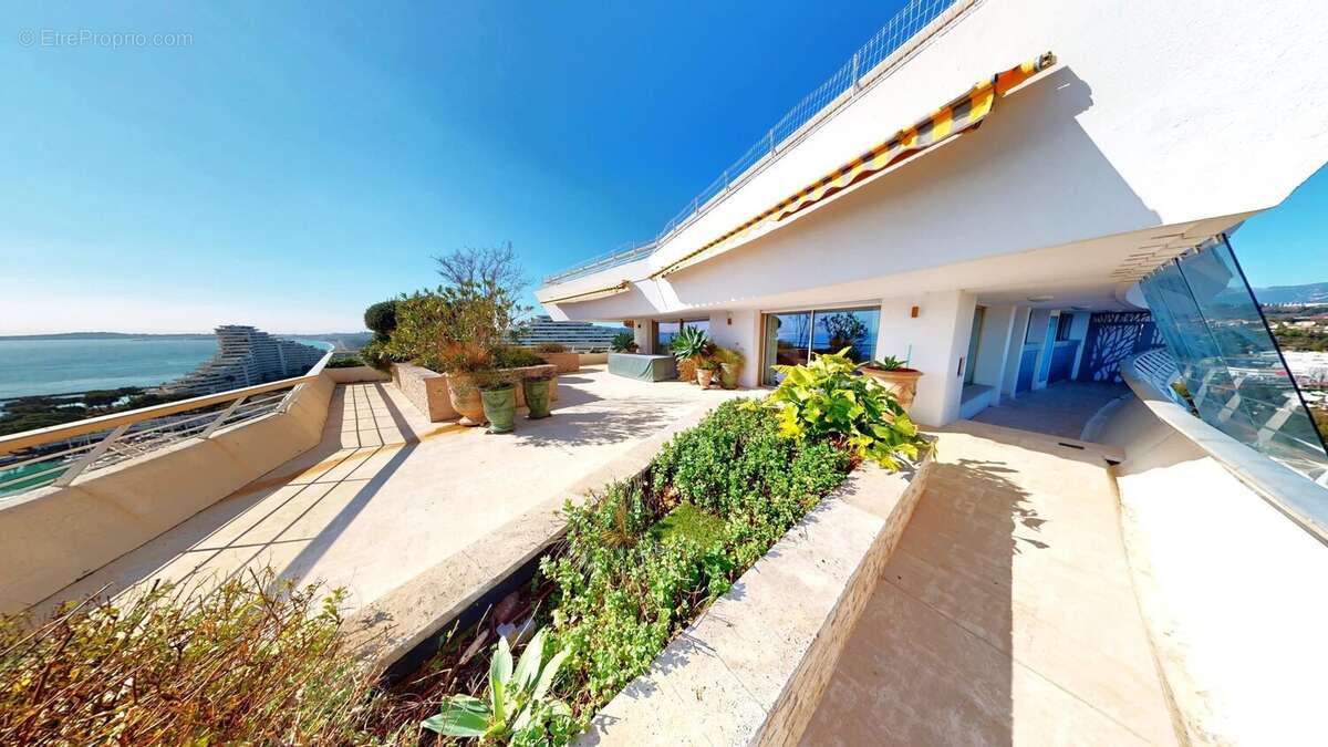 Appartement à VILLENEUVE-LOUBET