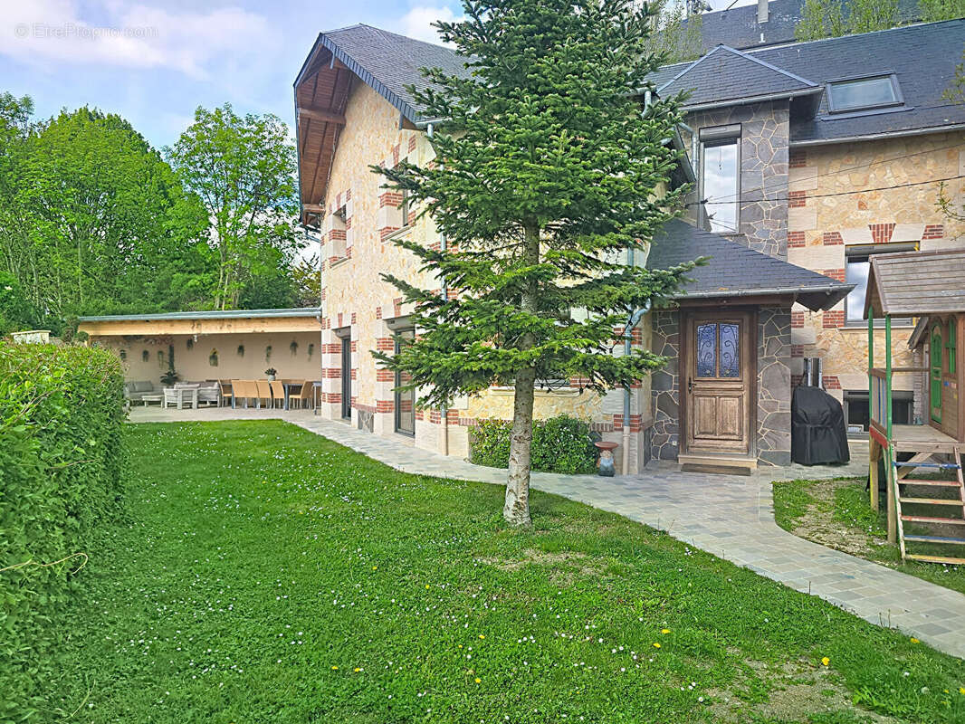 TROUVILLE SUR MER - Villa de 7 pièces avec garage - photo 3