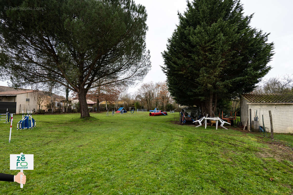 Terrain à MOUTIERS-SUR-LE-LAY