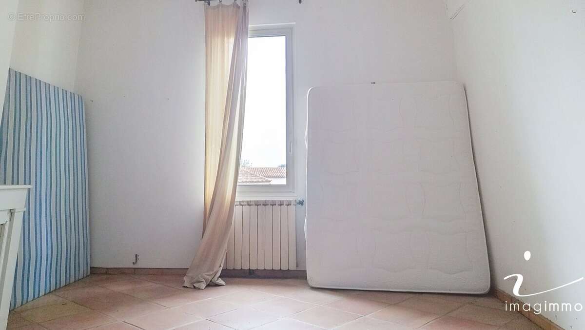 Maison à VIC-LA-GARDIOLE