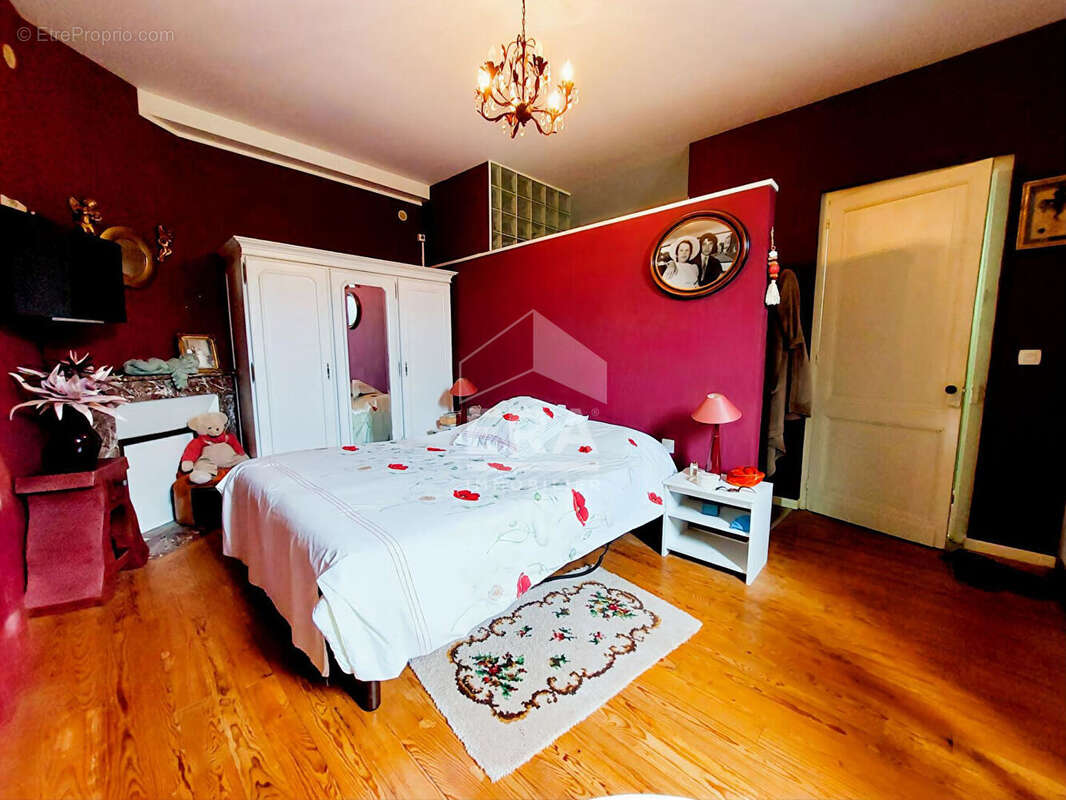 Maison à MORNAC-SUR-SEUDRE