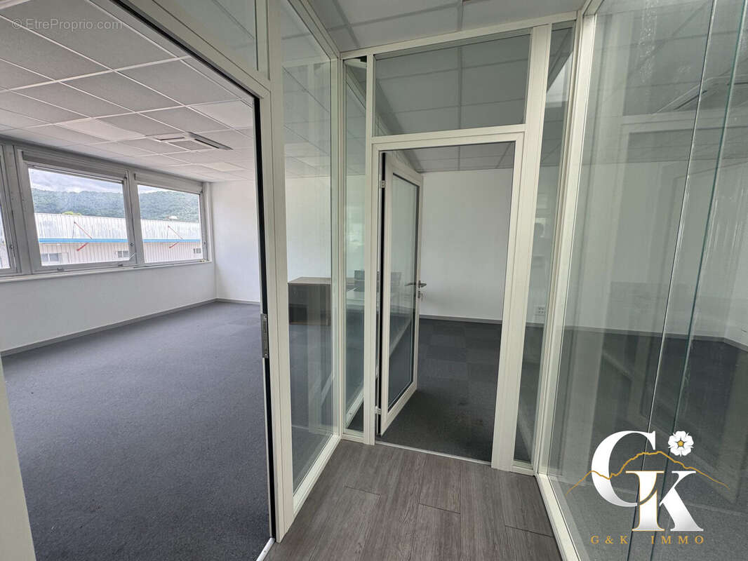 Commerce à SAINT-ETIENNE-DE-CROSSEY