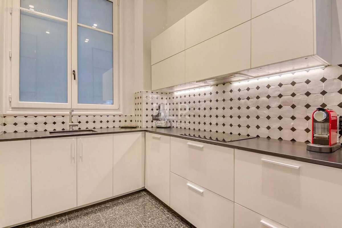 Appartement à NEUILLY-SUR-SEINE