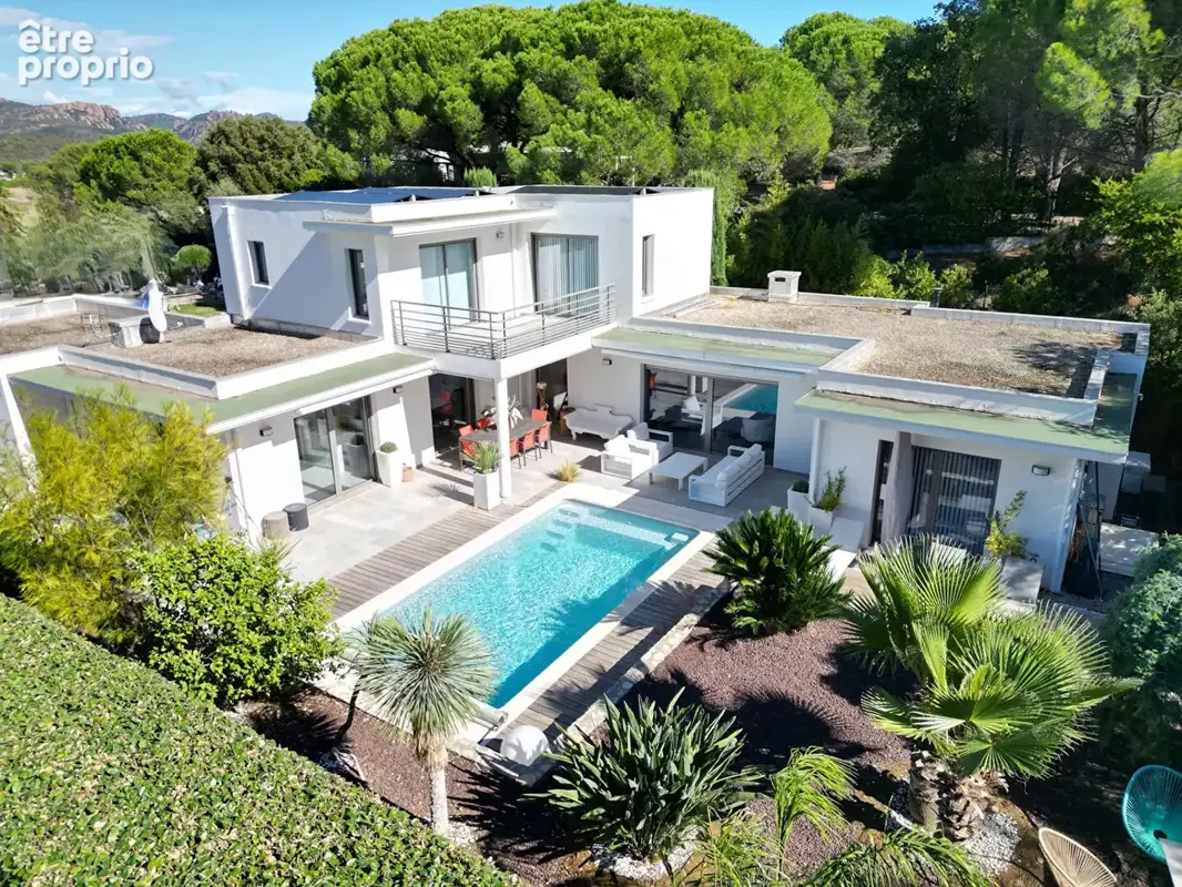 St raphael, villa contemporaine de 4 pieces 162 m² plus immense sous-sol et garage, terrain 1 250m² avec piscine - photo 1