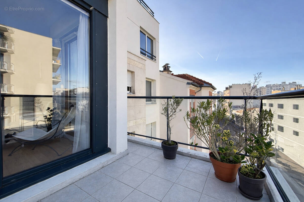 Appartement à COURBEVOIE