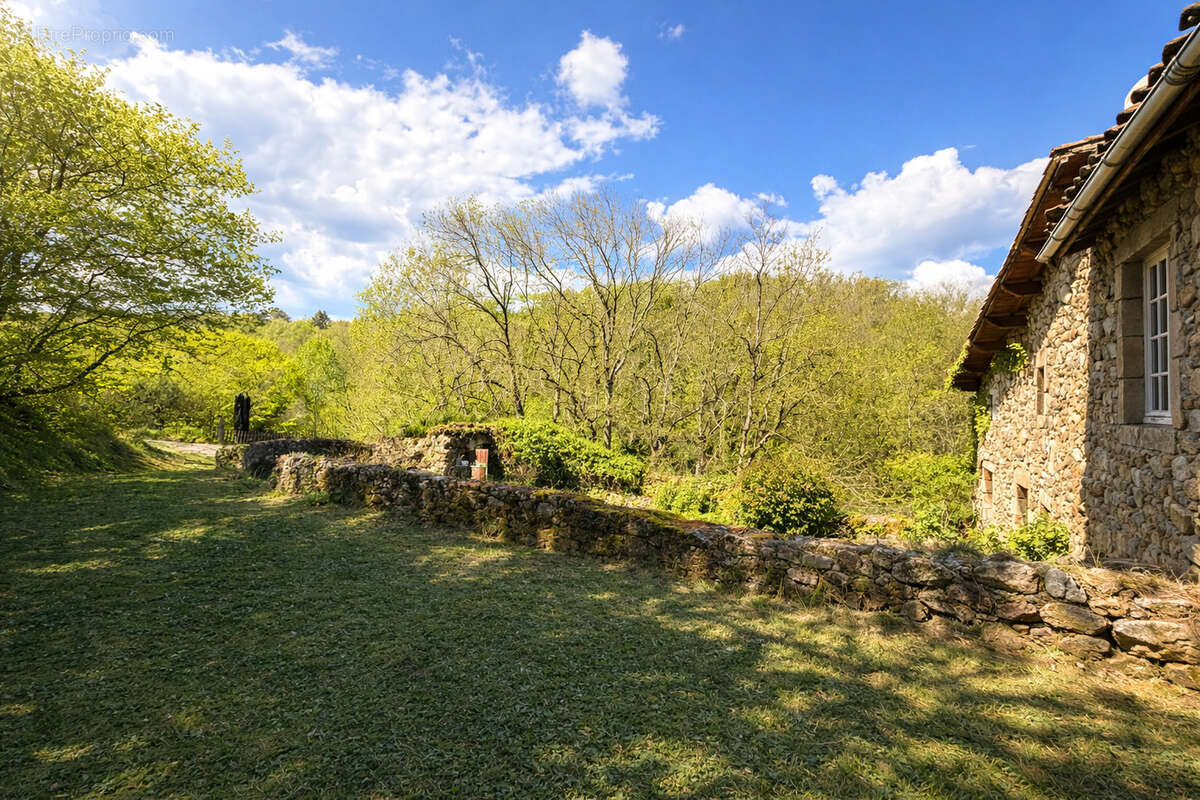 Maison à MACLAS