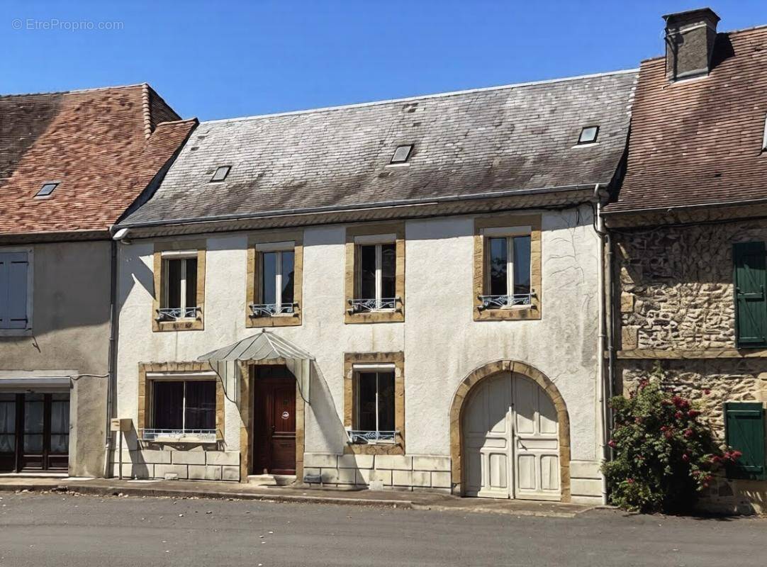 Maison à LANOUAILLE