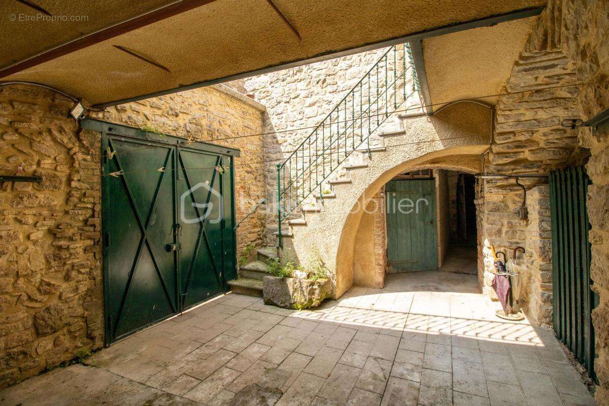 Maison à CRUVIERS-LASCOURS