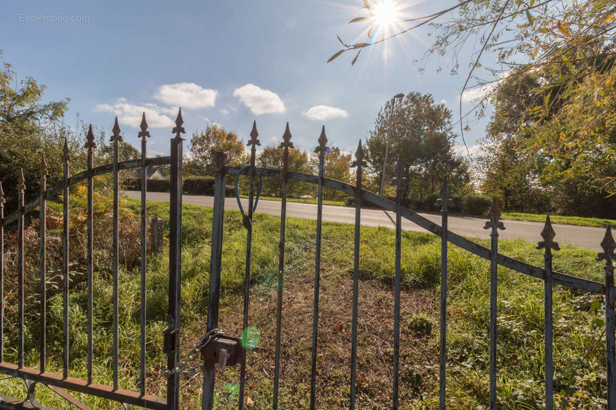 Terrain à SAINT-MEDARD-SUR-ILLE