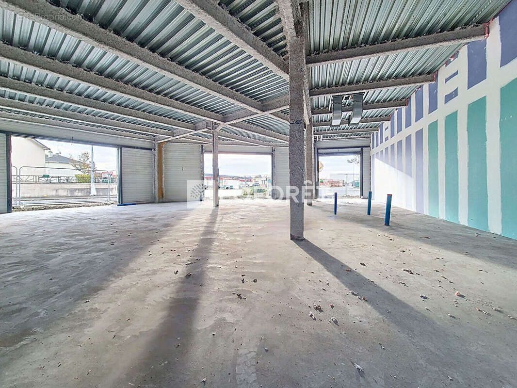 Commerce à LES PONTS-DE-CE