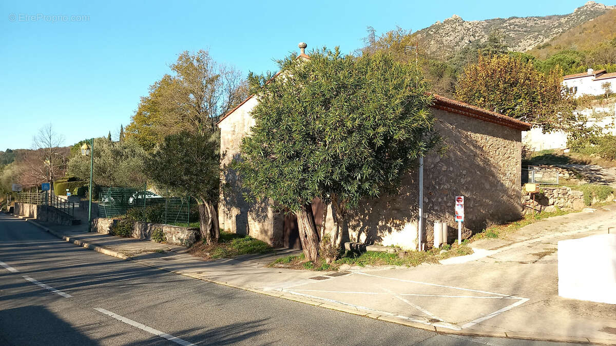 Maison à COLOMBIERES-SUR-ORB