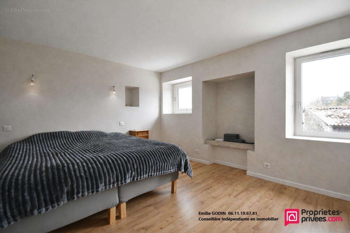 Maison à SAINT-MACAIRE-EN-MAUGES