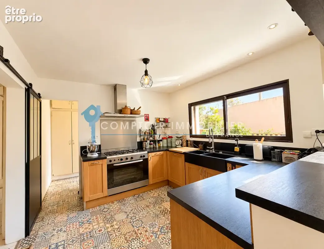 Martigues Jonquières   Maison de plain-pied de 120 m2 sur 1 045 m2 de terrain, un beau potentiel à révéler - photo 8