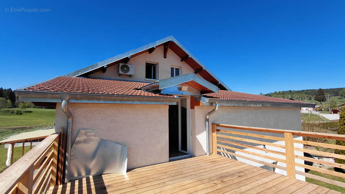 Appartement à ORCHAMPS-VENNES