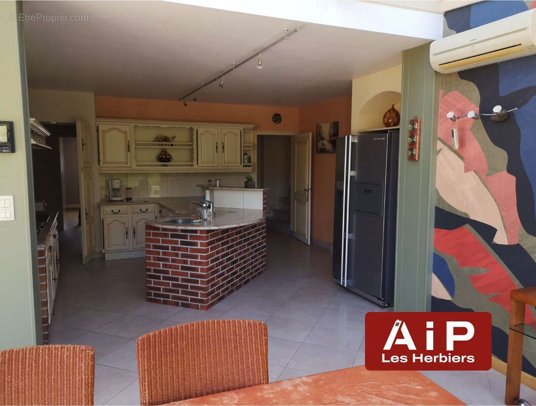 Maison familiale 246 m2 - 4 chbr - double garage - photo 5