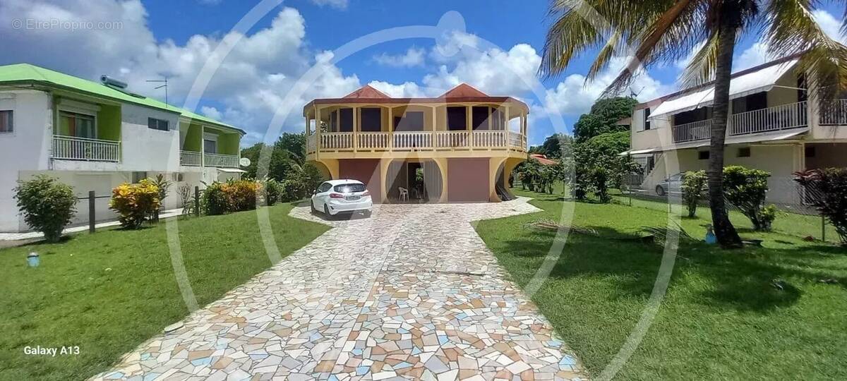 Maison à LES ABYMES