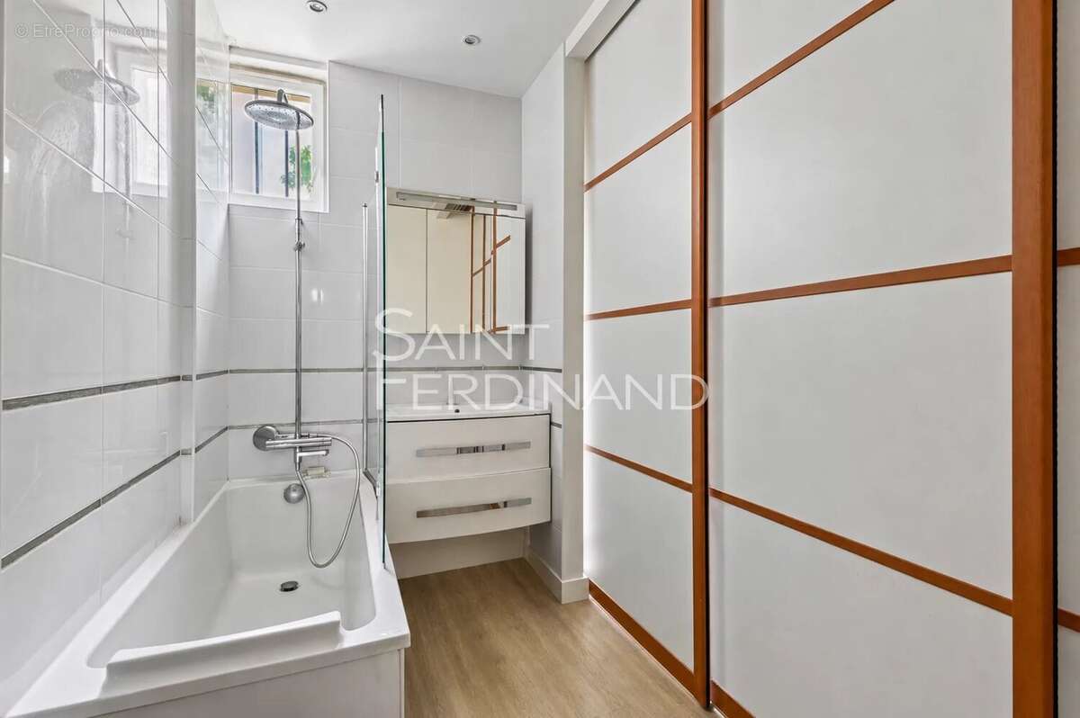 Appartement à NEUILLY-SUR-SEINE