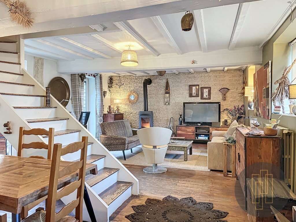 Maison à AMBERIEUX
