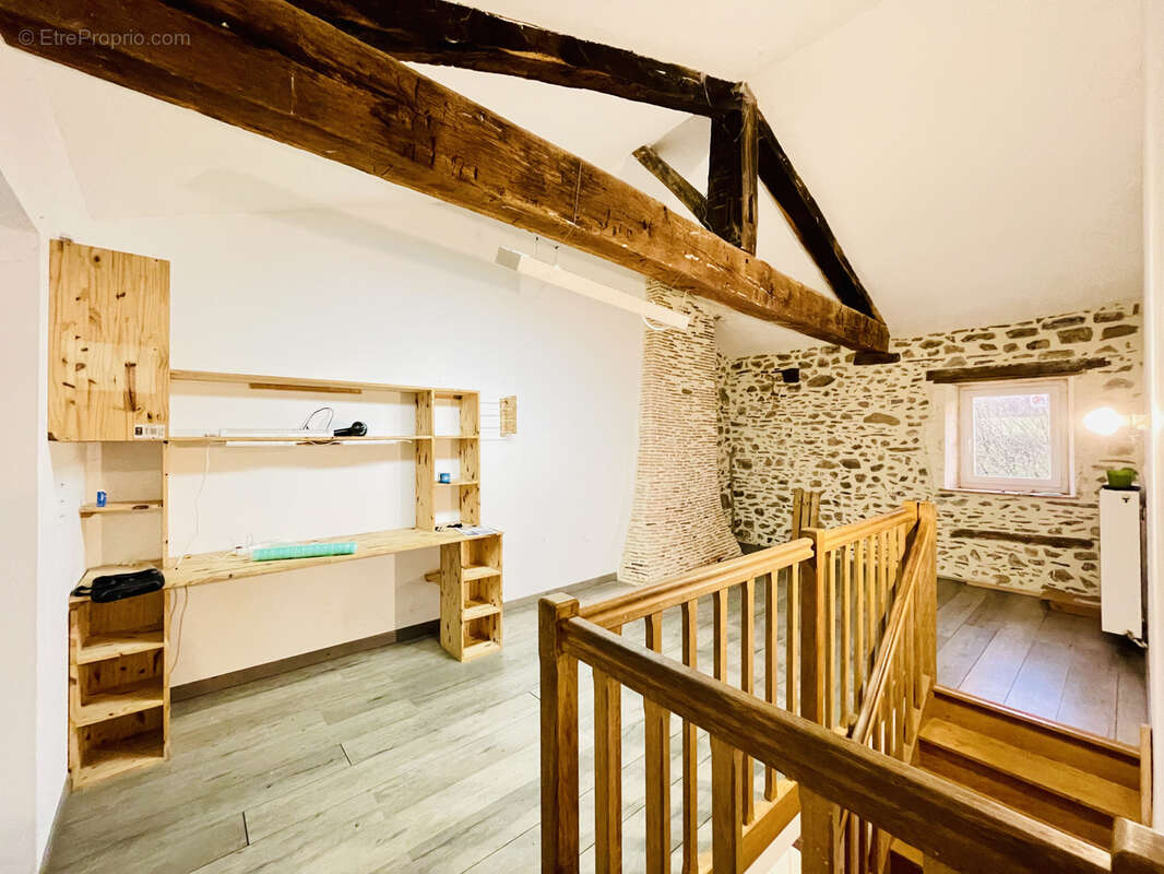 Maison à LESIGNAC-DURAND