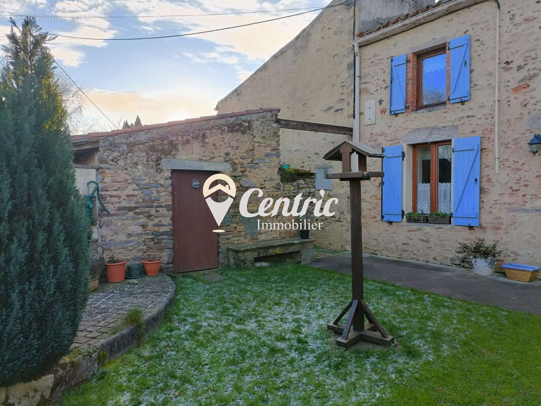Maison à SAINT-PIERRE-DU-CHEMIN