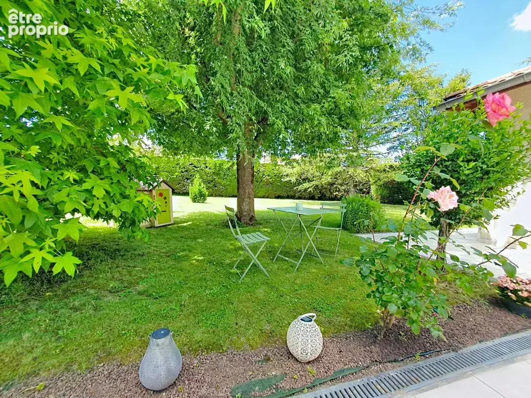 Maison - 4 Chambres - Double garage - Jardin - Piscine - Pool house - Terrasse couverte - photo 11