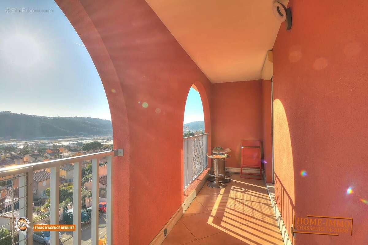 Appartement à CARROS