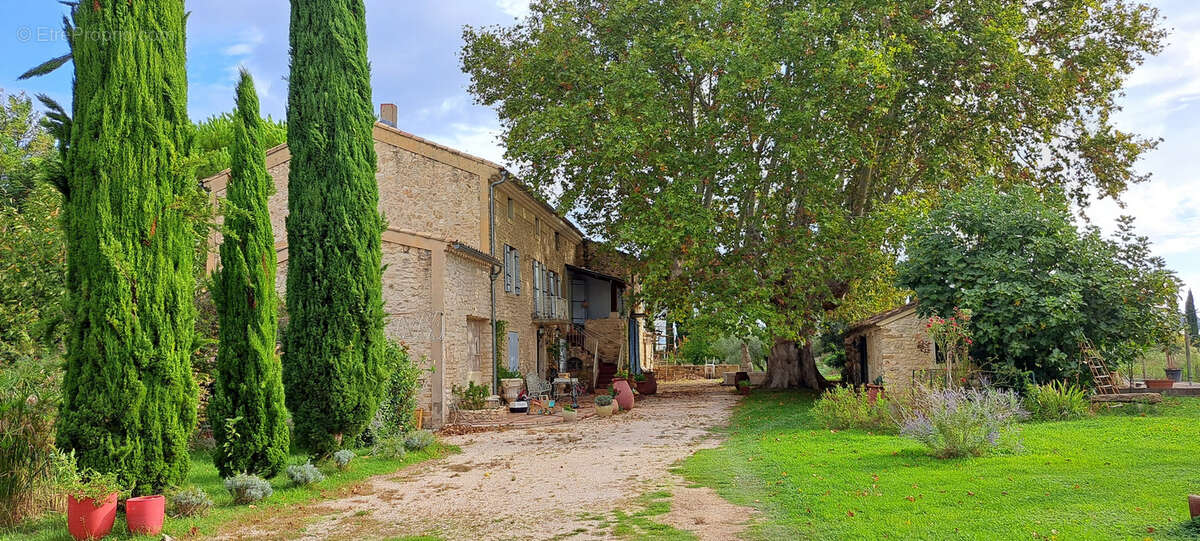 À acheter à Pernes-Les-Fontaines (84) : immense maison - photo 3