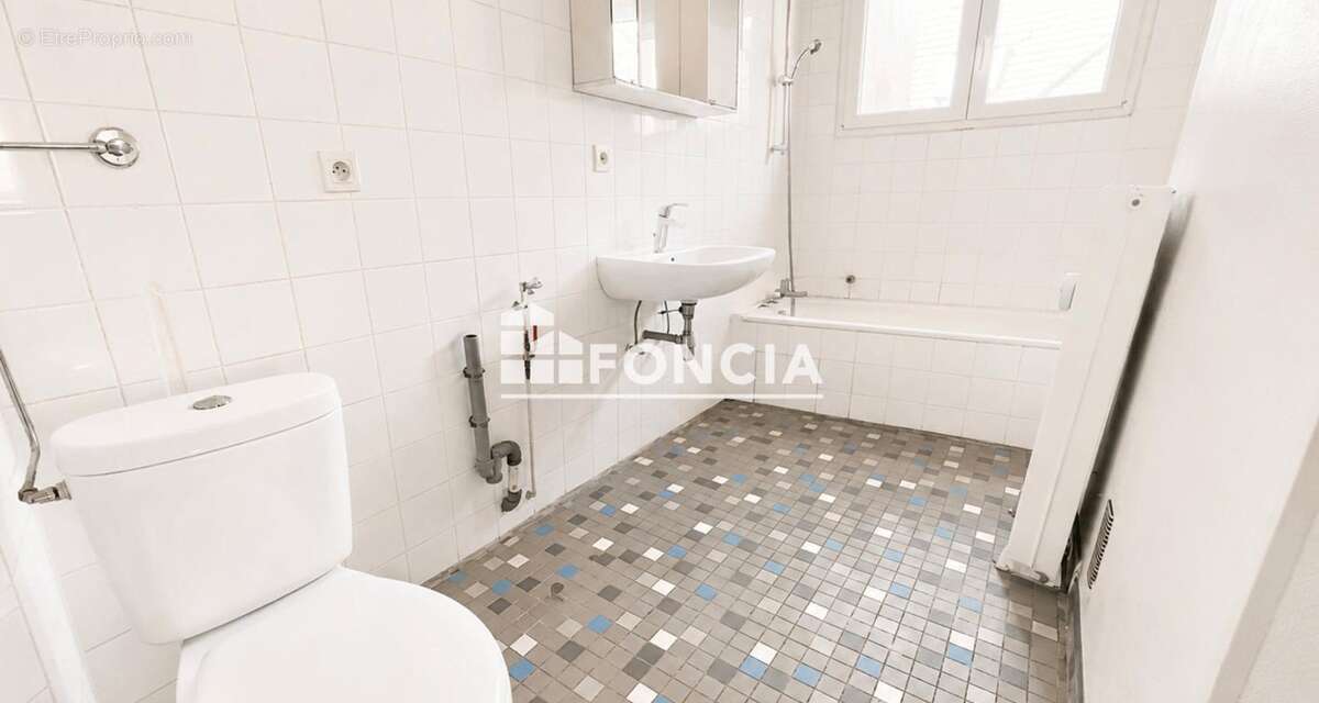 Exclusivite foncia - au 5eme et dernier etage avec ascenseur - photo 5