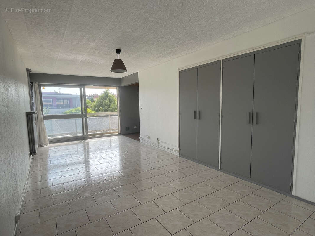 À Vendre : Studio Lumineux Metz Plantières - Balcon Vue Dégagée Proche Mettis - photo 4