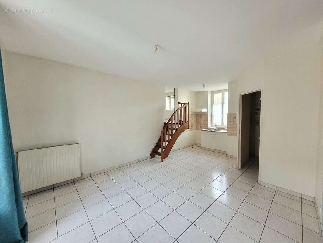 Appartement à THIRON-GARDAIS