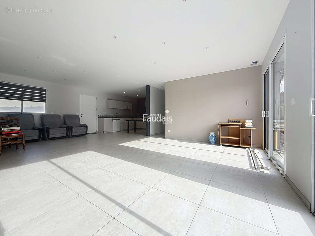 Maison 115 m² à Saint-Lo  - photo 2