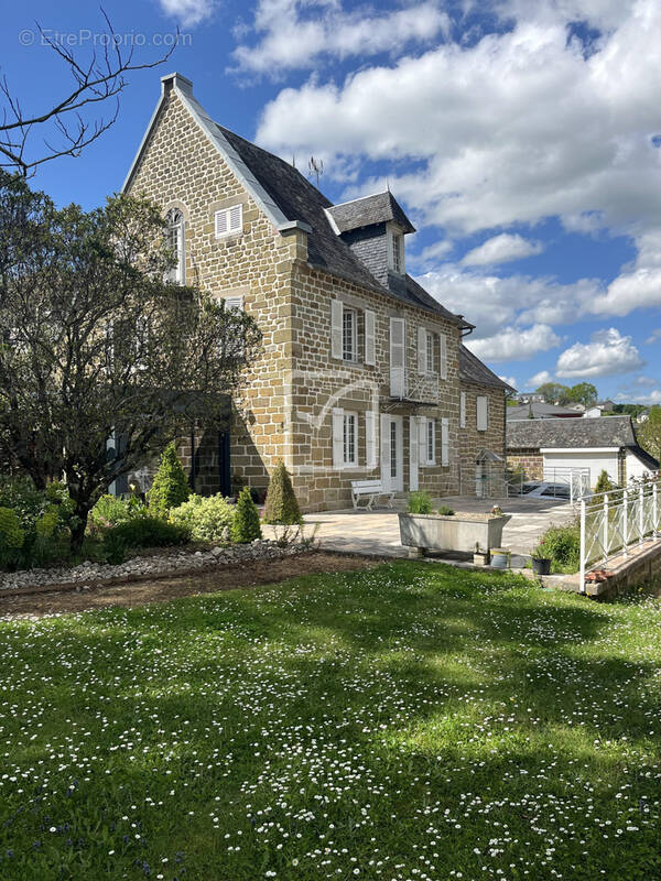 Maison à OBJAT