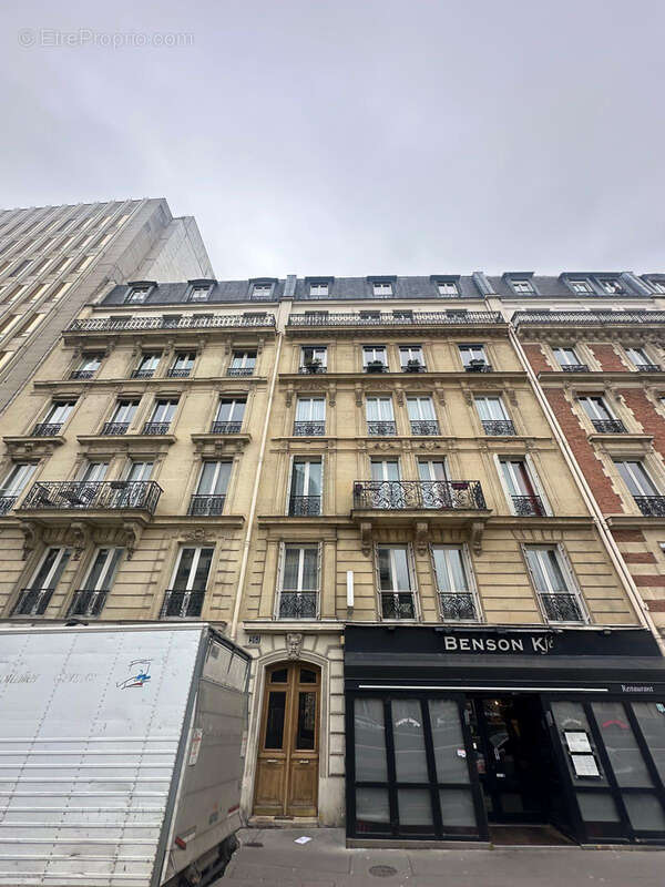 Appartement à PARIS-17E