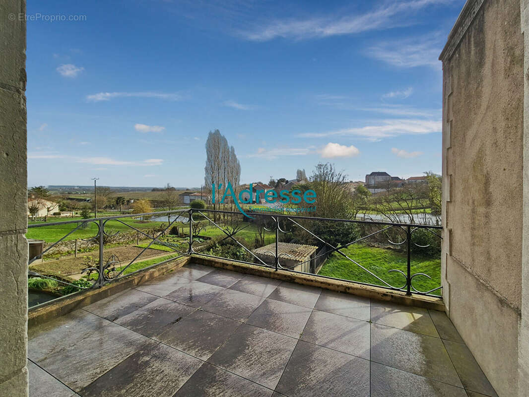 Maison à LA CHAPELLE-SAINT-FLORENT