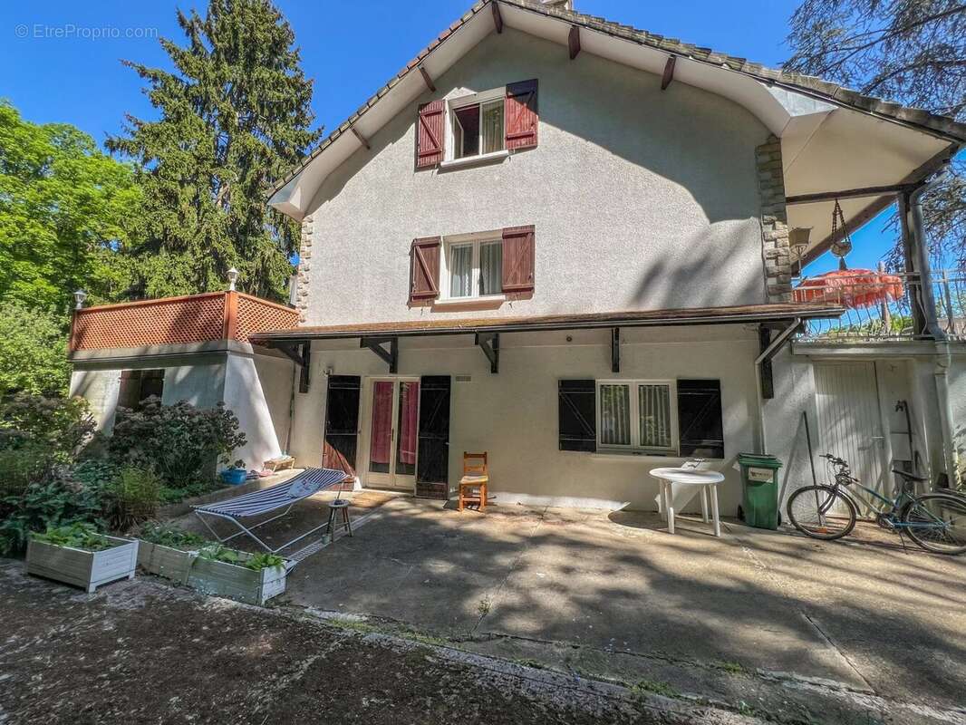 Maison à LE MESNIL-SAINT-DENIS