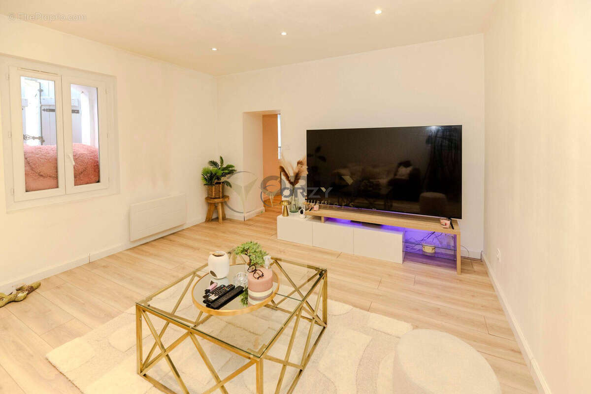 Maison à JONQUIERES-SAINT-VINCENT