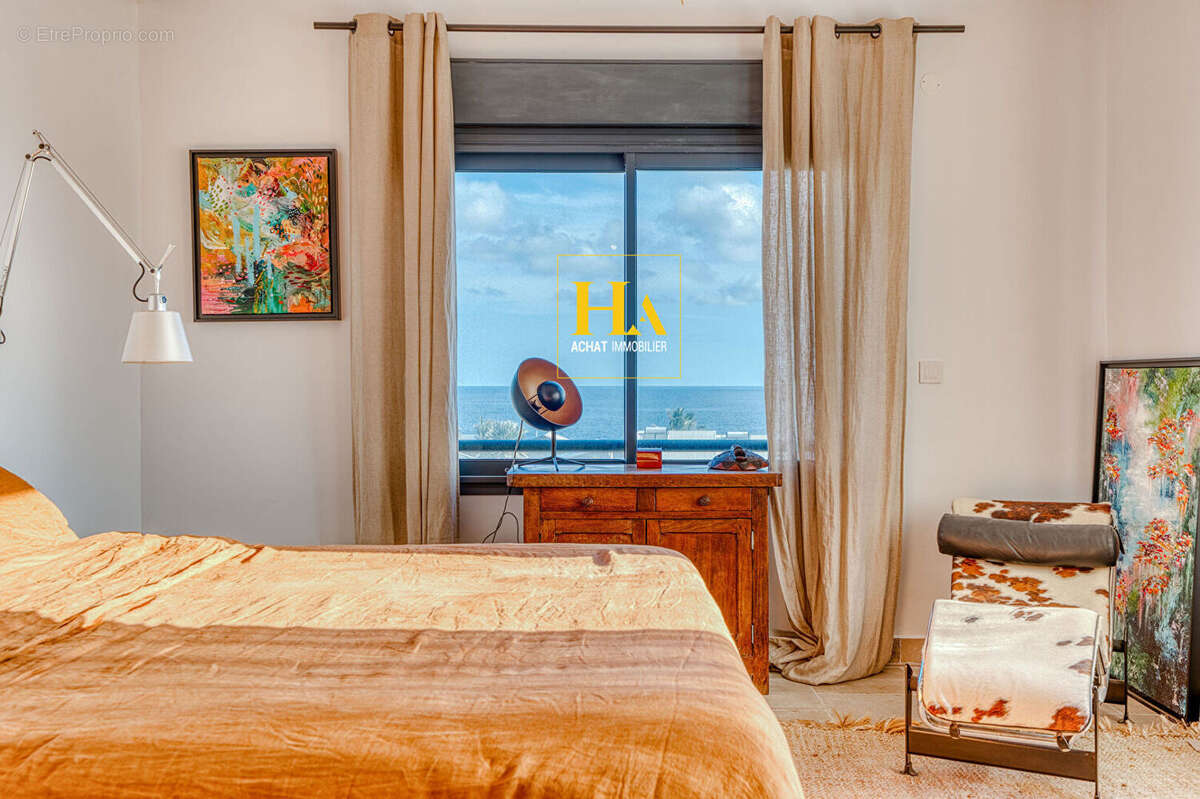 Villa contemporaine 160 m² avec piscine et vue mer ,Terre Sainte, Saint-Pierre - photo 2