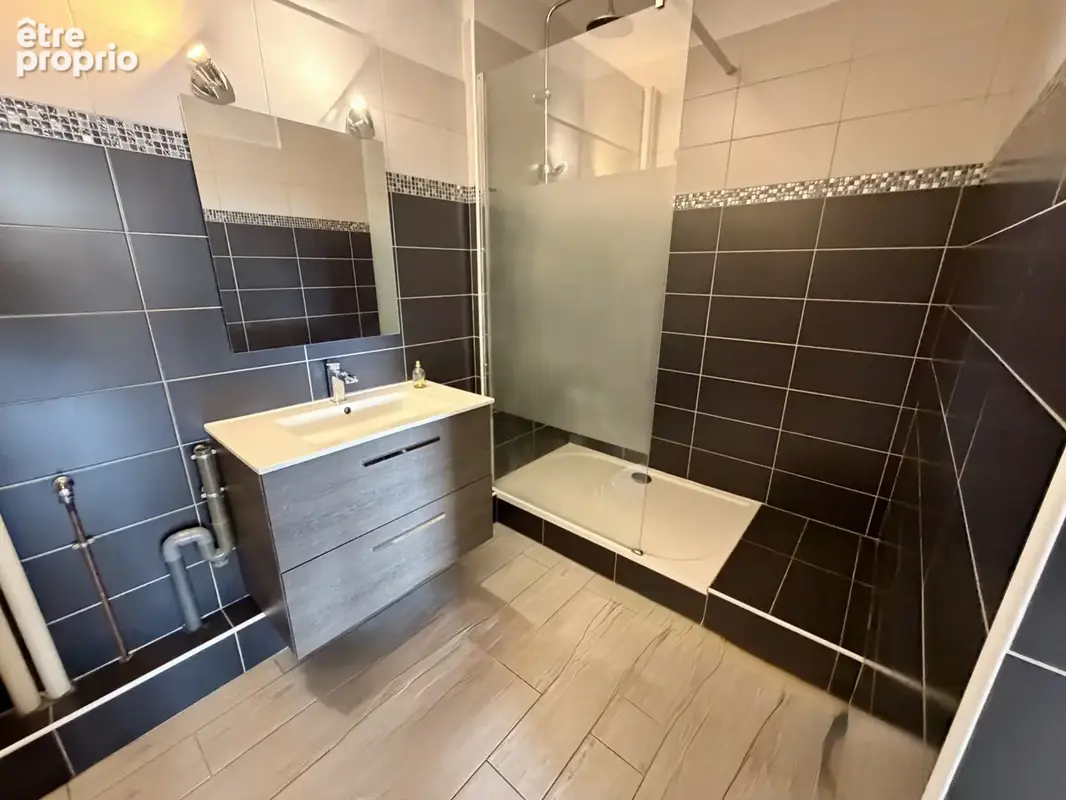13ème Les Olives ,  Fondacle, T3 de 70 M2 , très bon état avec vue magnifique - photo 5