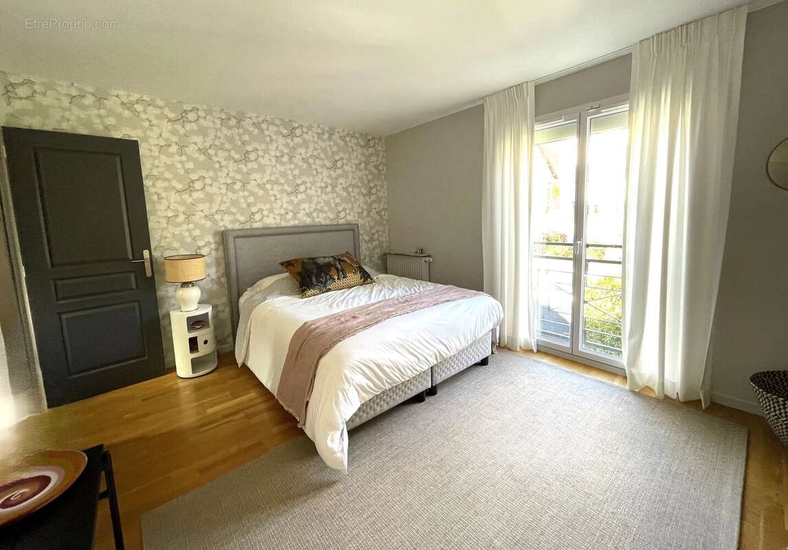 Maison à VILLE-D'AVRAY