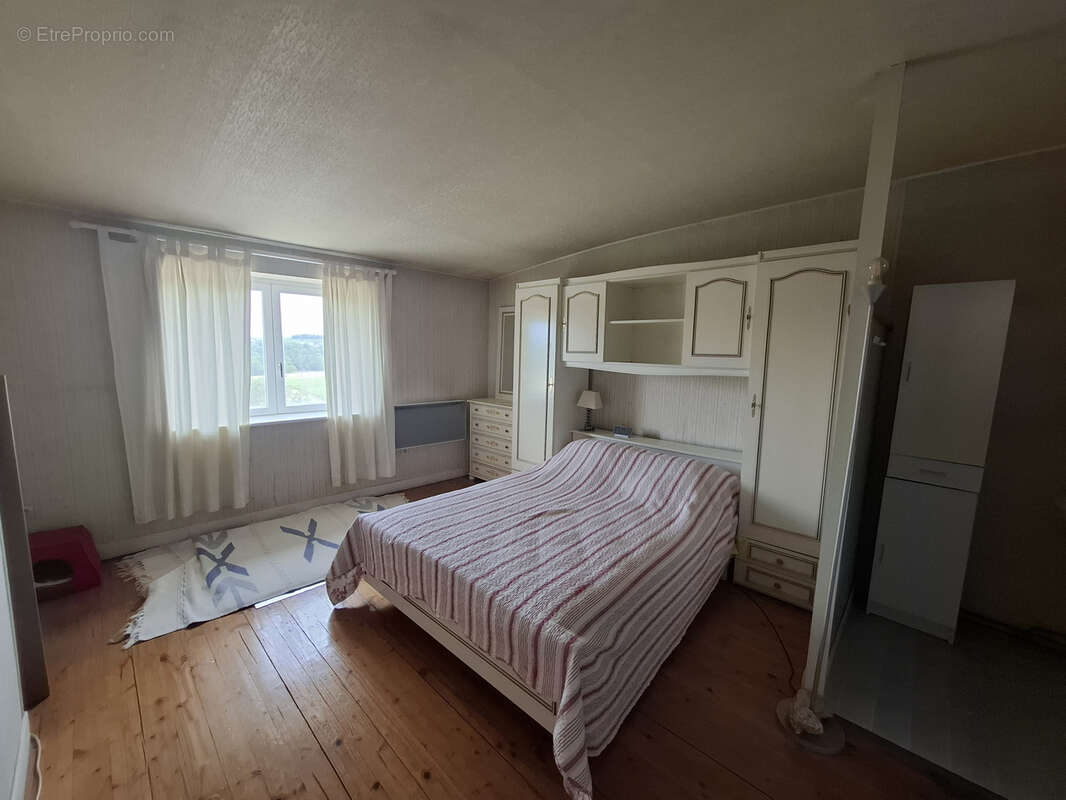Propriété rare à Gleizé   Plus de 150 m2 habitables, dépendances, jardin et 27 000 m2 de terrains agricoles - photo 5