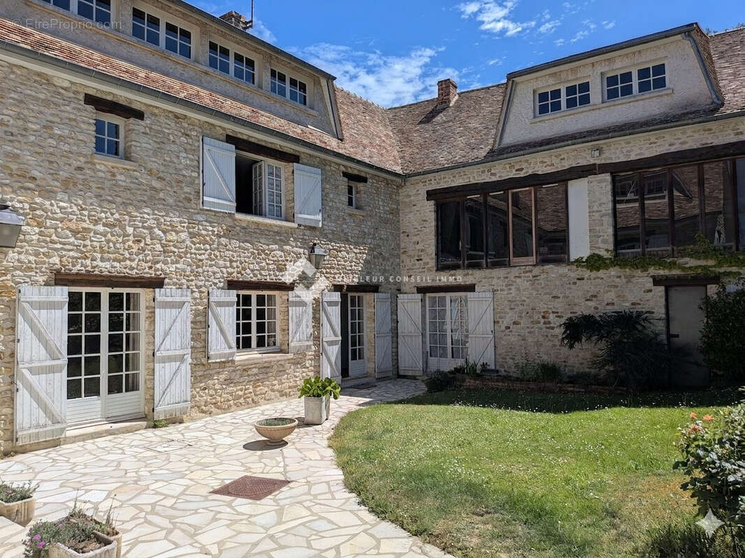 Maison 274 m² à Thoiry  - photo 3