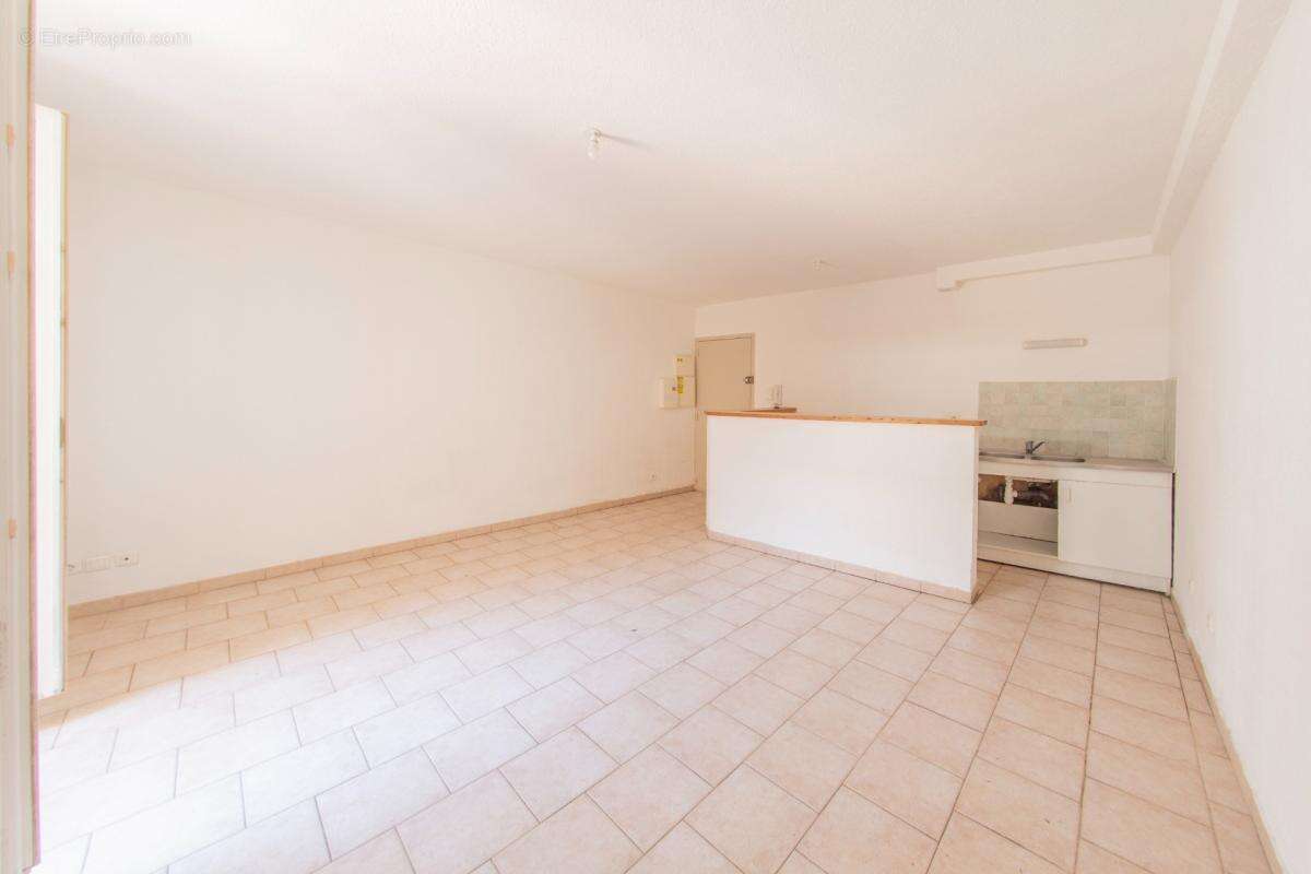 Clermont-l’hérault (34800) – appartement 3 pièces – 2 chambres – séjour 25m² – exposition ouest – dpe b - photo 2